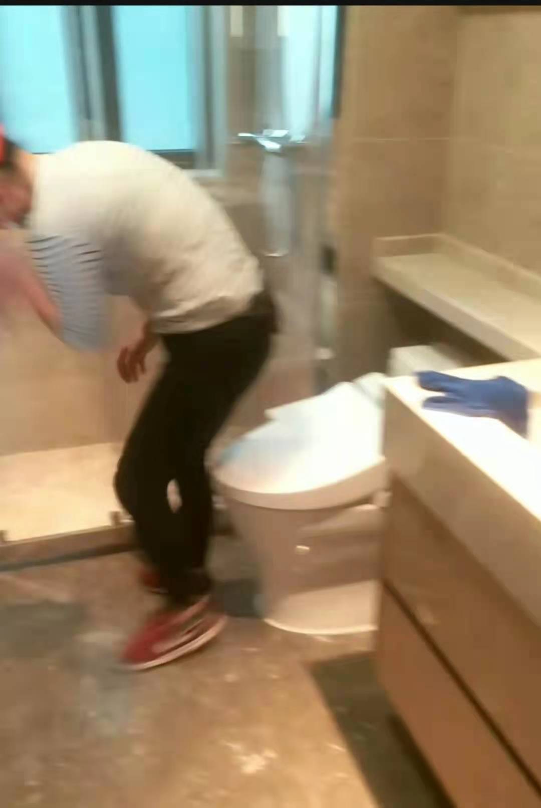 夏季(ji)怎(zen)麼(me)保持(chi)衞生間(jian)清(qing)潔(jie) 夏季(ji)衞生(sheng)間(jian)清潔小(xiao)竅門